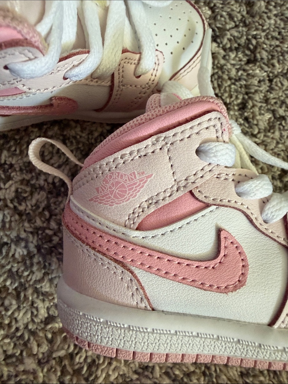 Girls Toddler Nike Jordan 1 Mids - Picture 8 of 8